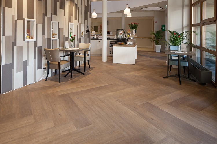 pvc vloeren laten leggen door vloer & raamdecor: bekijk de collectie online